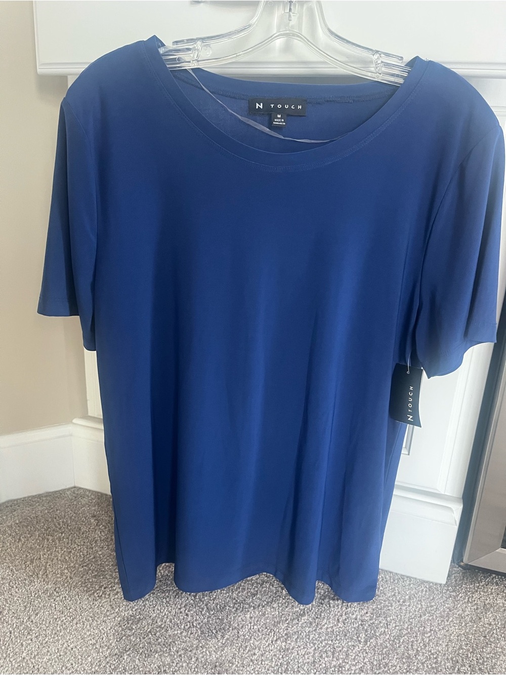 Ladies short sleeve blouse in Navy. Brand new size Medium. Perfect for work.